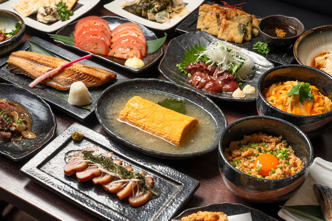 炭火酒処 いろどりのお料理盛り合わせ