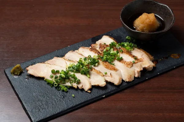 地鶏料理と旬の一品