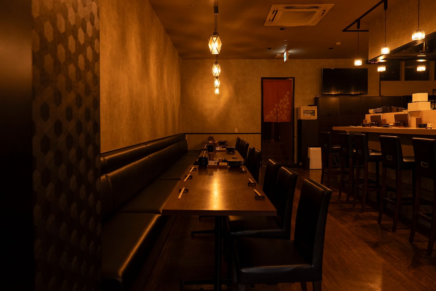 炭火酒処 いろどりの店内空間